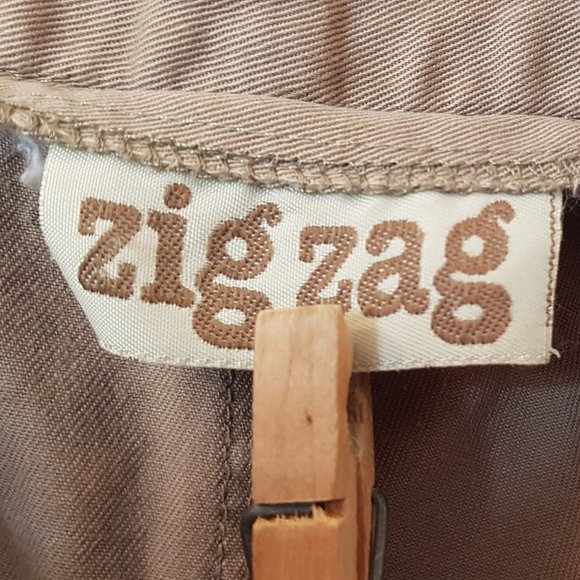 Vintage Zig Zag tan shorts - Picture 4 of 8